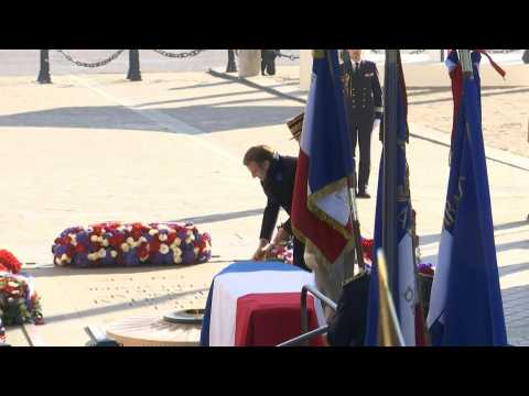 Armistice Day: Emmanuel Macron lights the flame at the tomb of the Unknown Soldier