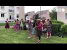 VIDÉO. À Douarnenez, les Reuz Bonbons font sonner la fanfare aux pieds des HLM de Kermabon