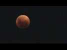Total lunar eclipse underway in Chile - Label : AFPTV - First images - Category : Science
