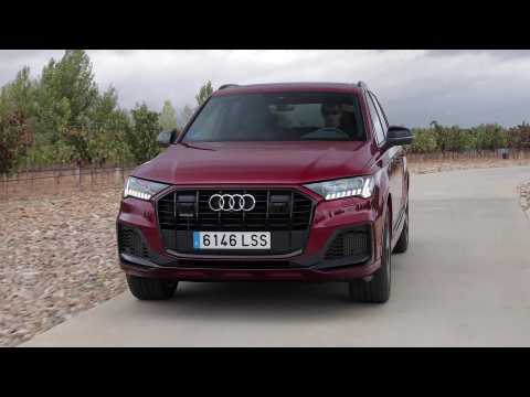 Audi Q7 60 TFSI Driving Video