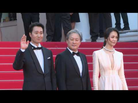 Cannes: the cast and crew of "Decision To Leave" by director Park Chan-wook on the red carpet