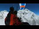 Un parapentiste réalise le premier vol légal depuis l'Everest