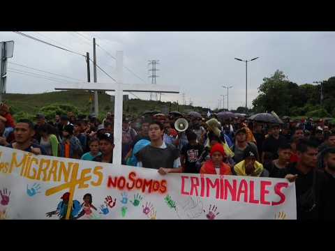 Migrant caravan in Mexico heads for US border