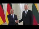 Olaf Scholz welcomed by Lithuanian President Nauseda in Vilnius