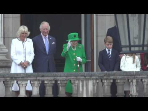 Jubilee: Queen Elizabeth II waves from balcony at Buckingham Palace