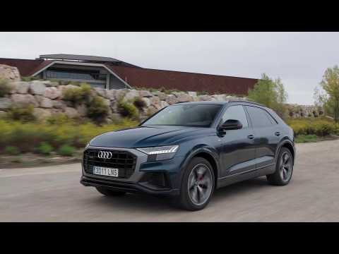 Audi Q8 60 TFSIe Driving Video