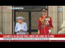 La reine Elizabeth II acclamée au balcon de Buckingham palace