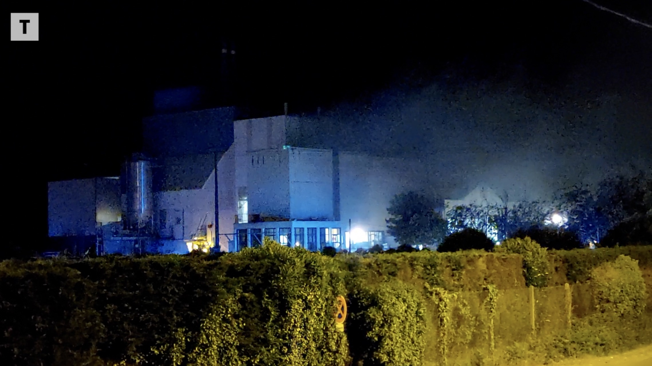 Un impressionnant incendie à l’usine d’incinération de déchets de Concarneau (Le Télégramme)