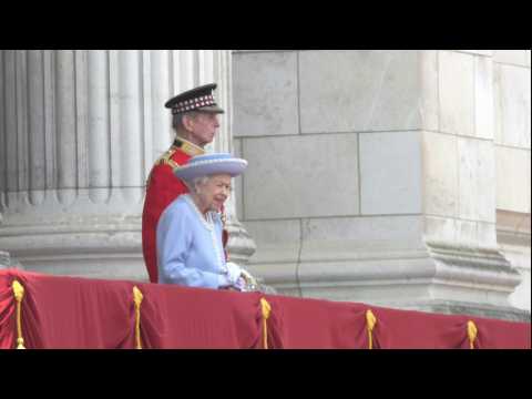 Queen Elizabeth appears on Buckingham Palace balcony for her Jubilee