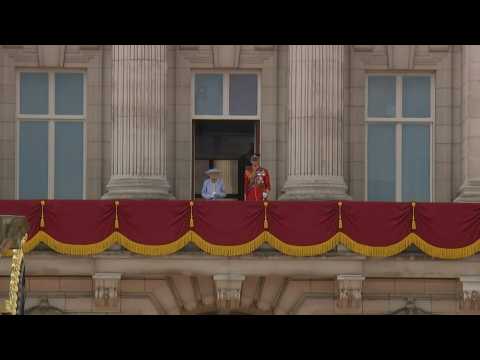 Queen appears on Buckingham Palace balcony with Duke of Kent for Jubilee