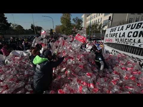 Argentina garbage recyclers protest outside Coca-Cola HQ