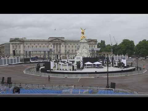 Scenes outside Buckingham Palace on third day of Platinum Jubilee festivities