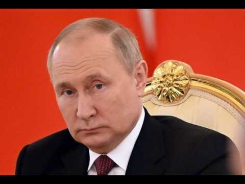 VIDEO : Vladimir Poutine atteint d?un cancer ? Le prsident russe vomit en pleine runion !