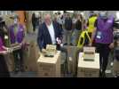 Australia's election frontrunner Anthony Albanese voting in Sydney - Label : AFPTV - First images - Category : News