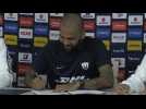 Brazil's Dani Alves signs for Mexico's Pumas after Barcelona release - Label : AFPTV - First images - Category : Sport