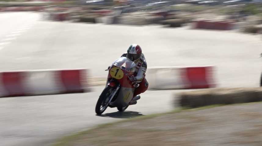 Thumbnail Giacomo Agostini, la légende de vitesse moto, sur l'asphalte de Plouay