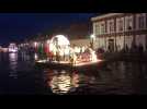 Saint-Omer: la nuit révèle la magie du cortège nautique