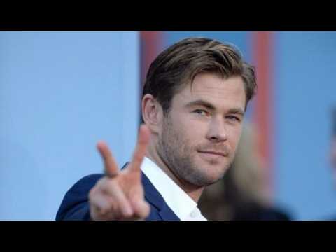 VIDEO : Chris Hemsworth : ses proches lui rendent de drles d?hommages pour ses 39 ans