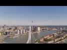 Daredevil slackliner struggles to keep his balance 150m above Rotterdam river