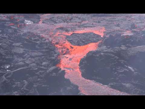 Grindavik: lava keeps on spewing out of volcanic fissure