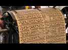 Une dentelle, des métiers : le perceur de cartons