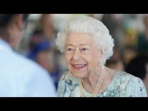 VIDEO : Elisabeth II : sur le point d?interrompre ses vacances ?