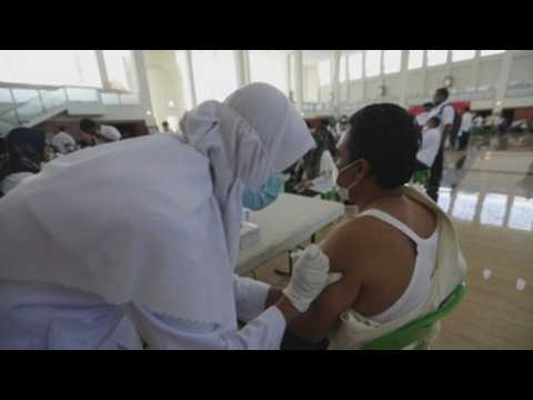 Indonesia speeds up COVID-19 vaccination