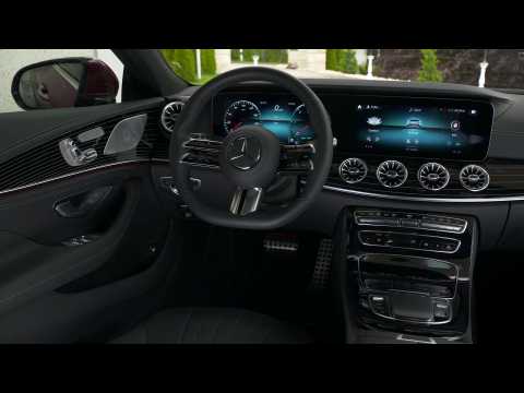 Mercedes-Benz CLS 300 d 4MATIC Interior Design in Hyacinth red