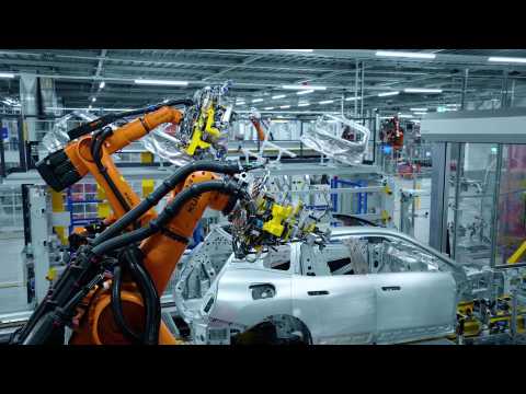 Production BMW iX at Plant Dingolfing - Body shop