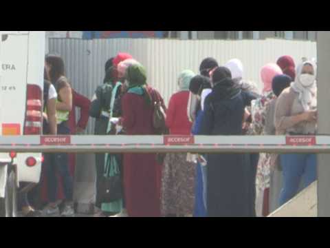 Moroccan temporary women workers return to their country