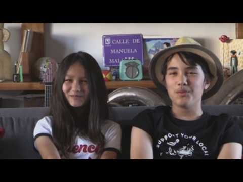 Interview with Isaac and Nora, two French children who sweep recovering Latin songs