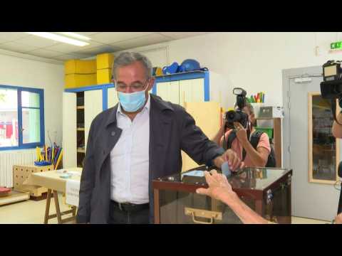 Regional elections: Far-right candidate Thierry Mariani votes in southern France