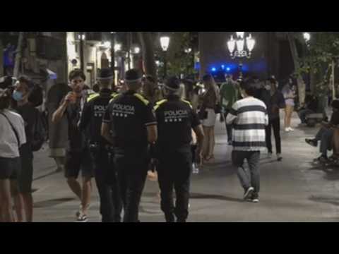 Police break up once again clandestine drinking on Barcelona beaches