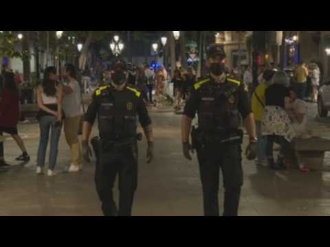 Bars and restaurants close past midnight in Barcelona, party continues on the street