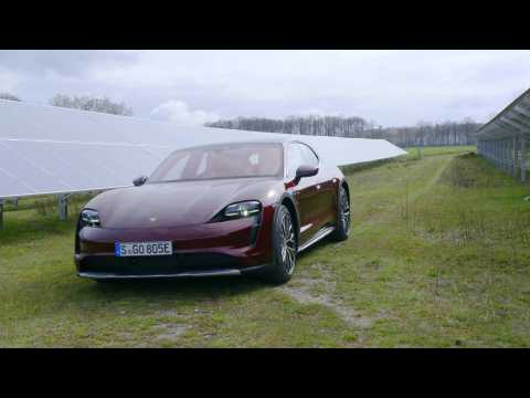 The new Porsche Taycan 4 Cross Turismo in Cherry Driving Video
