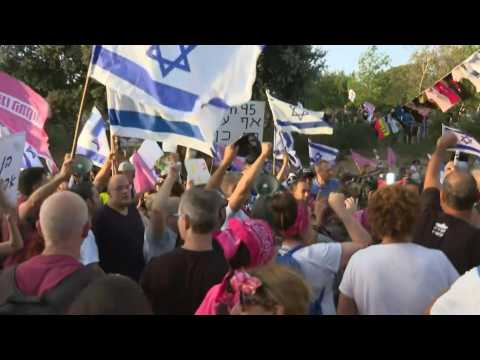 Netanyahu oponents rally outside Knesset as 'change' coalition vote looms