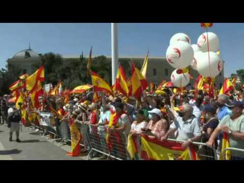 Spain's right rallies against plan to pardon Catalan separatists