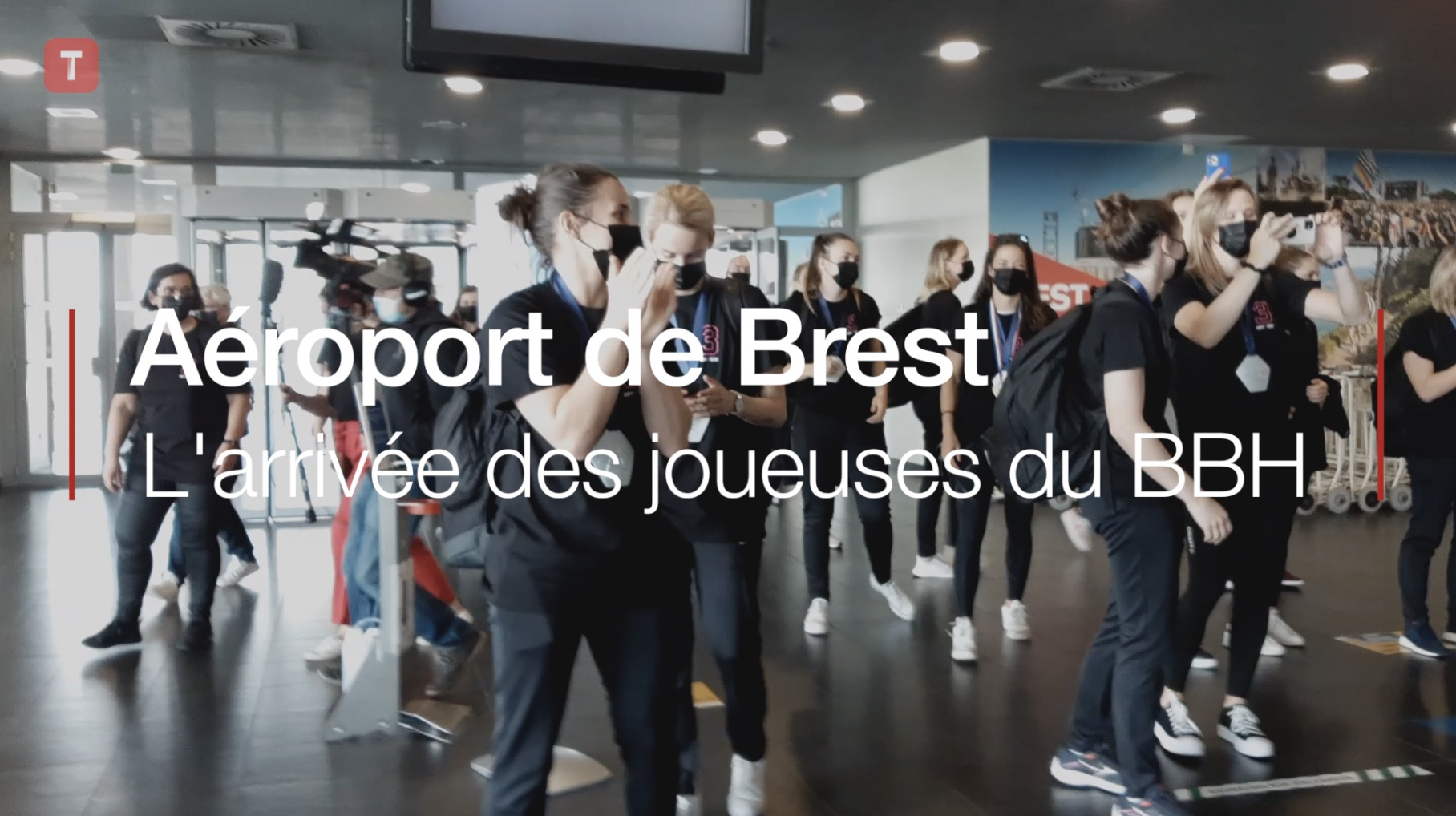Aéroport de Brest. L'arrivée des joueuses du BBH  (Le Télégramme)
