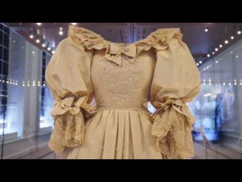 Lady Di's wedding dress, exhibited for the first time in decades