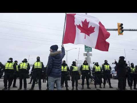 Police peacefully disperses anti-covid protests at US-Canadian border