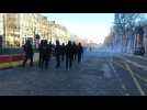 Anti-Covid-rules convoy: tear gas against protesters on the Champs-Elysées