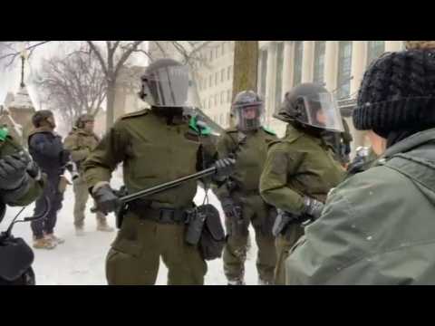 Ottawa: Riot police assemble as protesters defy orders to leave