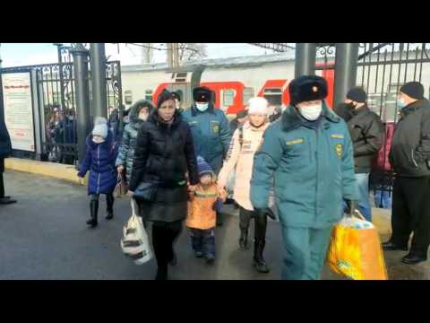 Civilians from separatist Ukrainian republic arrive by train to Russia
