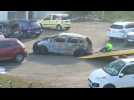 Une voiture détruite par les flammes à Evian