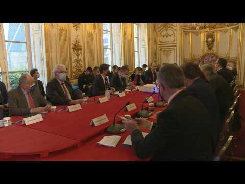 Ukraine: French PM meets with MPs to discuss Russia invasion
