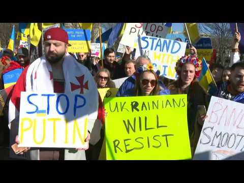 'Send arms to Ukraine': Ukrainian-Americans rally outside White House