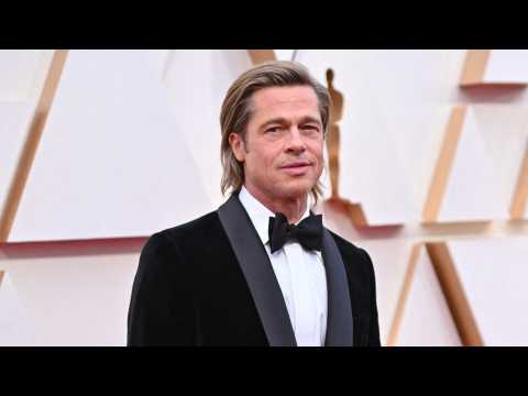 VIDEO : Brad Pitt en couple avec une chanteuse ? Un proche se confie