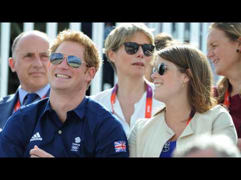 VIDEO : Le prince Harry et sa cousine Eugenie d?York runis dans les tribunes du Super Bowl