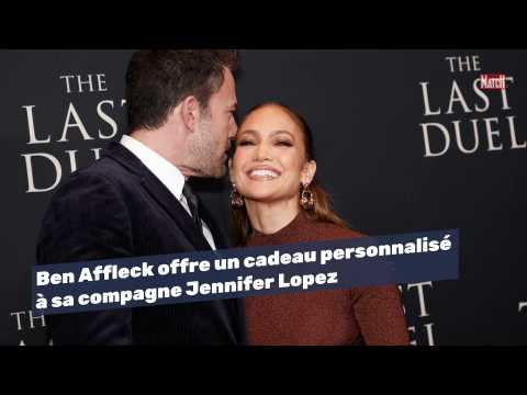 VIDEO : Ben Affleck offre un cadeau personnalisé à sa compagne Jennifer Lopez