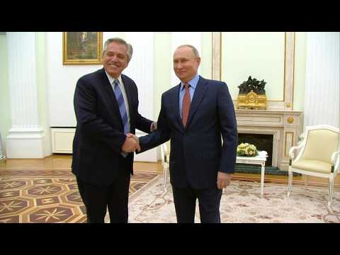 Russian President Putin meets with his Argentinian counterpart Fernandez